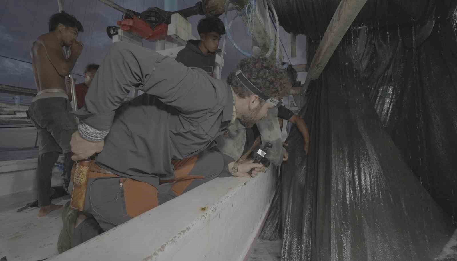 endonezyada aglara takilan balina kopekbaligi uzun ugraslar sonucu kurtarildi 2 bskHwczi