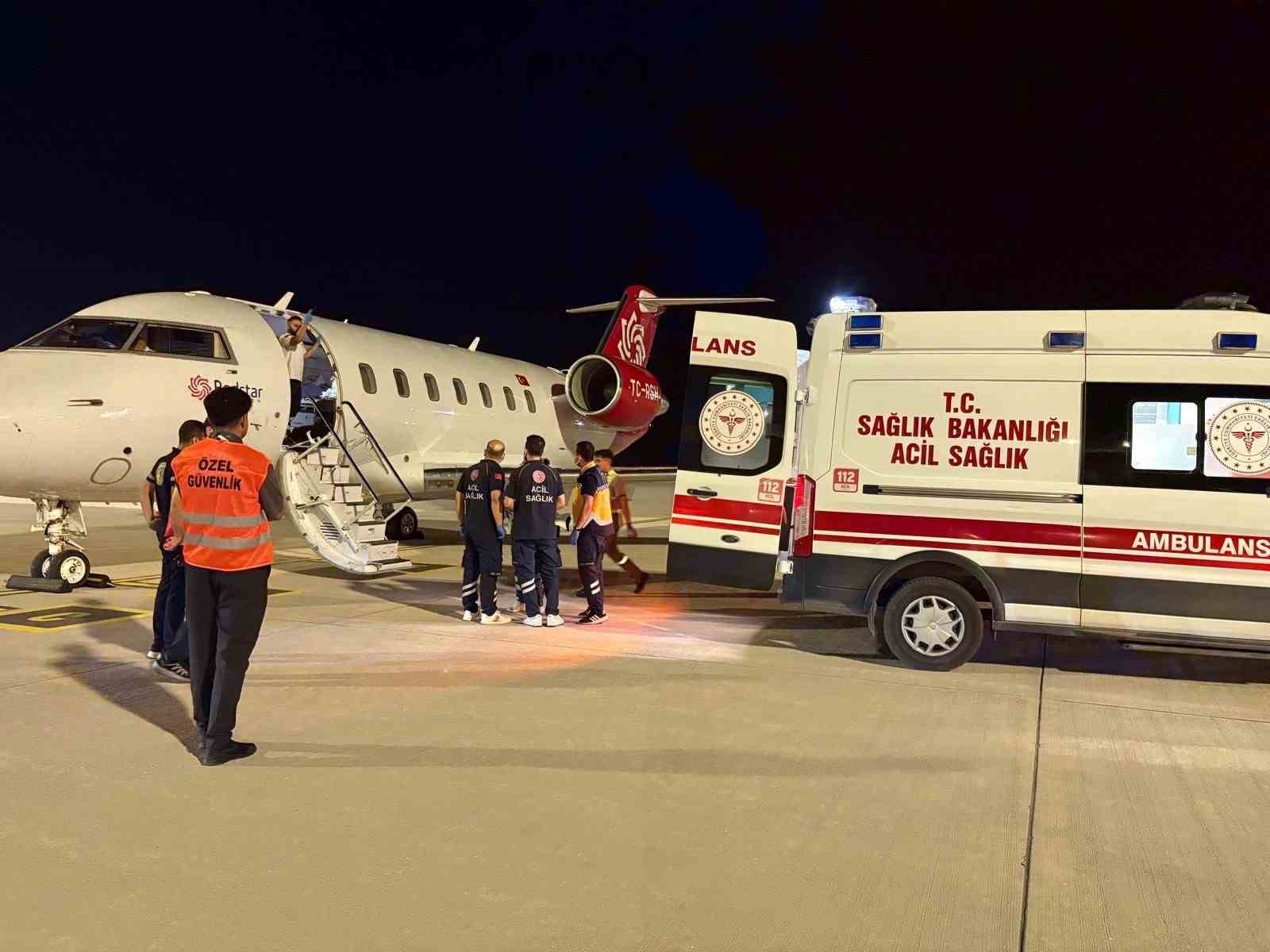 endonezyada kaza geciren turk vatandasi ambulans ucakla turkiyeye getirildi 2 RcgzsVpE