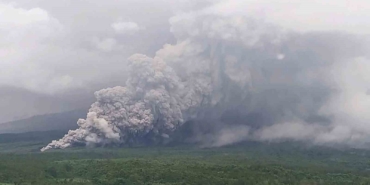 endonezyada-semeru-yanardagi-patladi-alarm-seviyesi-en-yuksek-duzeye-cikarildi-t5VnJ4ga.jpg
