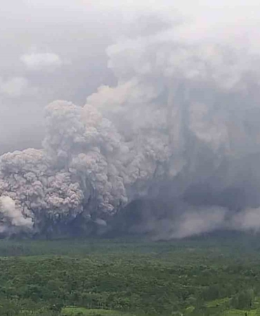 endonezyada-semeru-yanardagi-patladi-alarm-seviyesi-en-yuksek-duzeye-cikarildi-t5VnJ4ga.jpg
