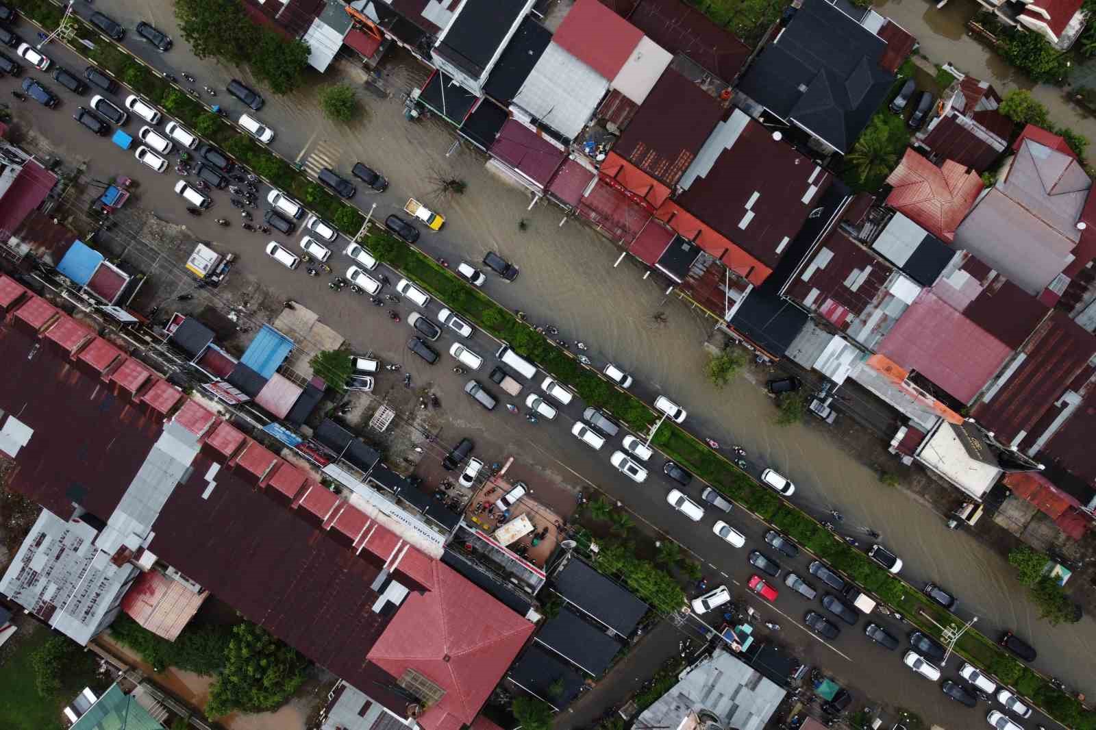 endonezyadaki sel ve toprak kaymalarinda olu sayisi 49a yukseldi 6