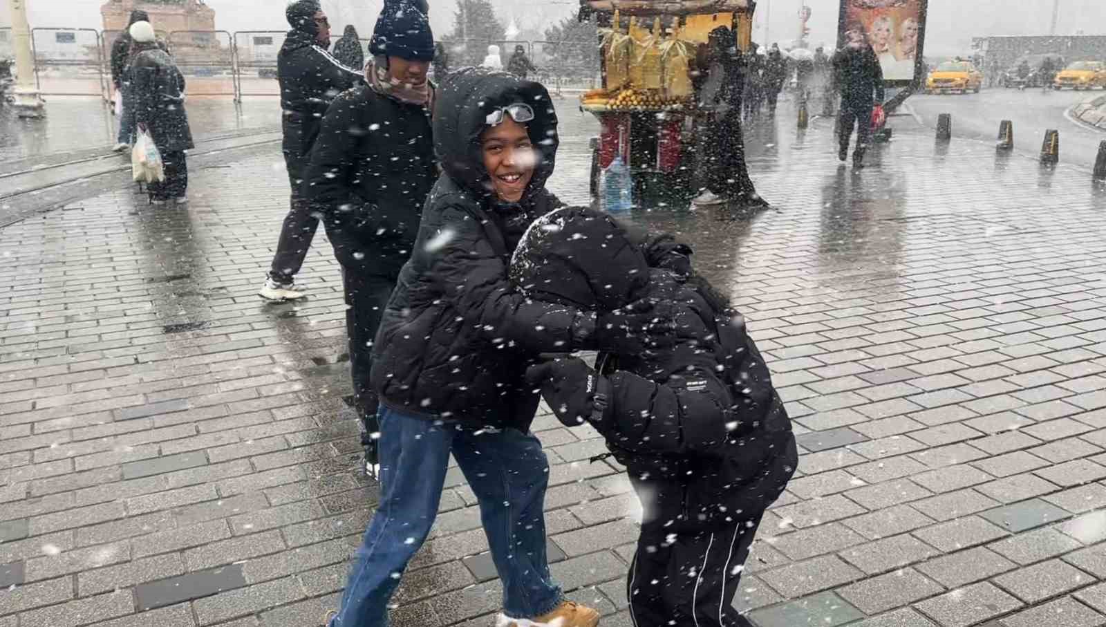 endonezyali turistlerin kar sevinci kameraya yansidi 1 TOViqRgf