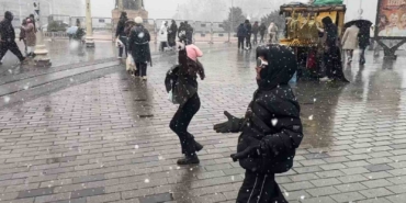 endonezyali-turistlerin-kar-sevinci-kameraya-yansidi-b1WPQM2J.jpg