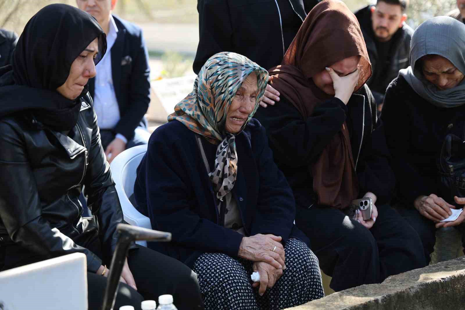 endoskopi sonucu hayatini kaybeden kadin mezari basinda anildi 1 mutBLh7H