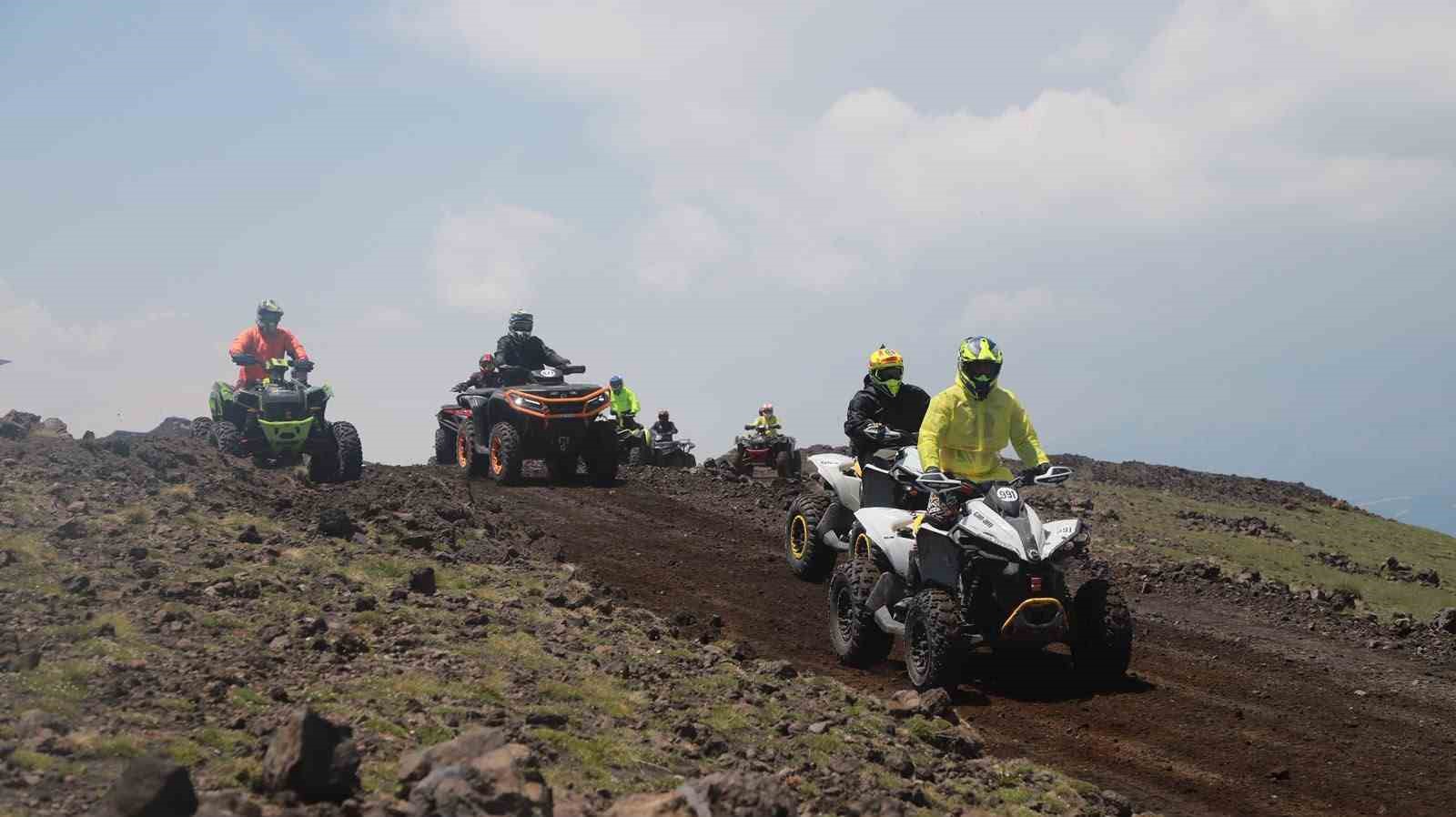 Enduro şampiyonasının finali Tendürek’te "Terörsüz Türkiye" pankartıyla başladı 4 enduro sampiyonasinin finali tendurekte terorsuz turkiye pankartiyla basladi 0