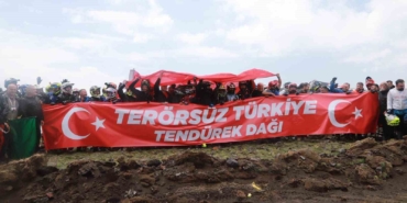 enduro-sampiyonasinin-finali-tendurekte-terorsuz-turkiye-pankartiyla-basladi-JS8GUIfd.jpg