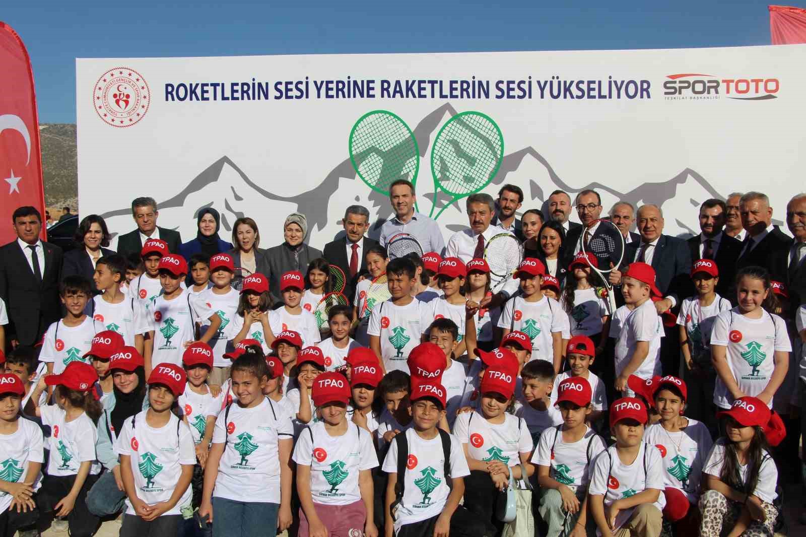 Enerji ve Tabii Kaynaklar Bakanı Bayraktar: "Artık bu dağlarda roket değil, raket sesi var" 6 enerji ve tabii kaynaklar bakani bayraktar artik bu daglarda roket degil raket sesi var 3VLn2vA7