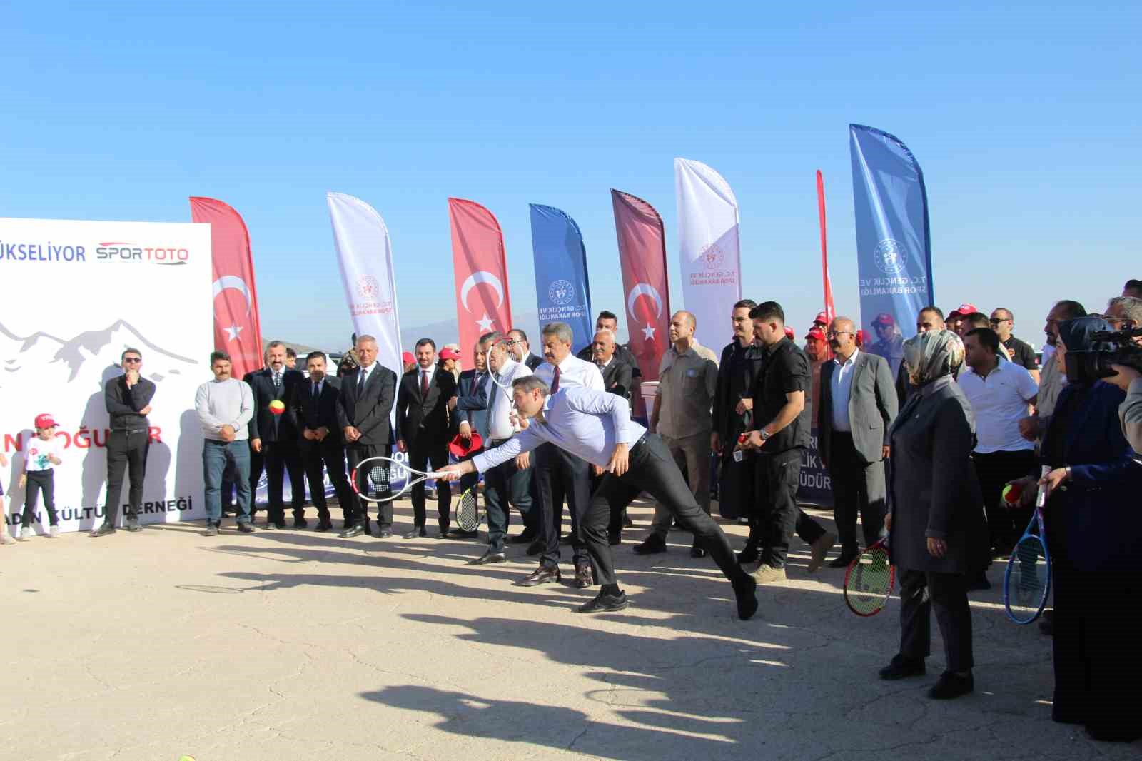 Enerji ve Tabii Kaynaklar Bakanı Bayraktar: "Artık bu dağlarda roket değil, raket sesi var" 5 enerji ve tabii kaynaklar bakani bayraktar artik bu daglarda roket degil raket sesi var 9l3Hq6Tz