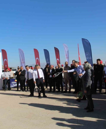 enerji-ve-tabii-kaynaklar-bakani-bayraktar-artik-bu-daglarda-roket-degil-raket-sesi-var-tdShig54.jpg