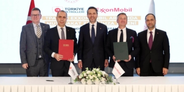 enerji-ve-tabii-kaynaklar-bakani-bayraktar-karadeniz-ve-akdenizdeki-yeni-arama-alanlarini-kapsayan-bir-IktkTvik.jpg