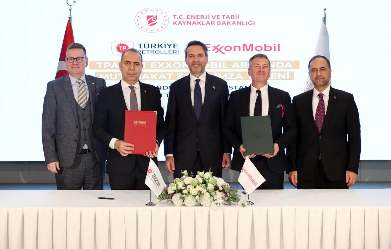 Enerji ve Tabii Kaynaklar Bakanı Bayraktar: "Karadeniz ve Akdeniz’deki yeni arama alanlarını kapsayan bir mutabakat zaptı imzalandı" 4 enerji ve tabii kaynaklar bakani bayraktar karadeniz ve akdenizdeki yeni arama alanlarini kapsayan bir ckl9i7sw