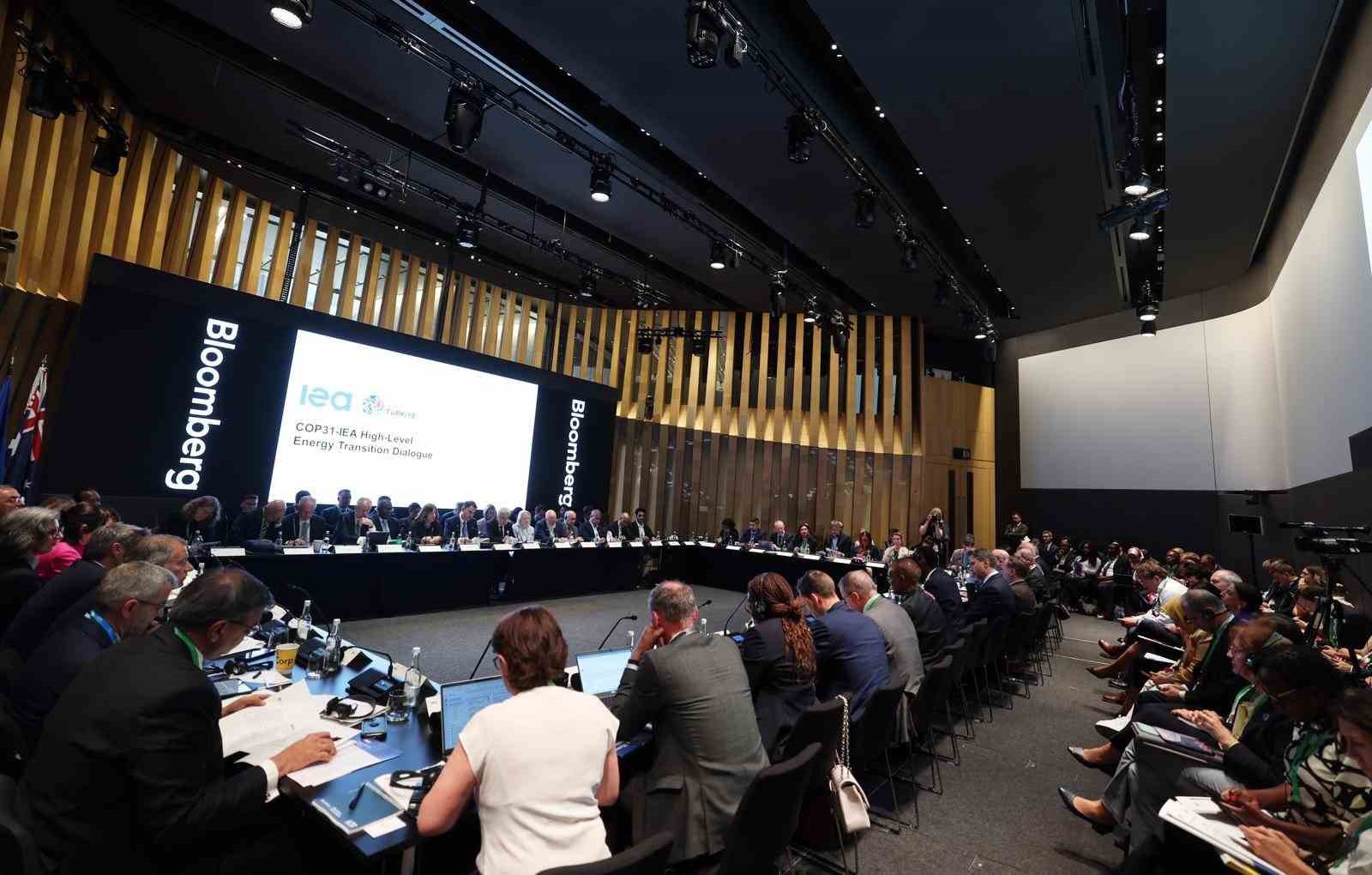 Enerji ve Tabii Kaynaklar Bakanı Bayraktar, Londra’da 6 enerji ve tabii kaynaklar bakani bayraktar londrada 2 PBuiNqlp