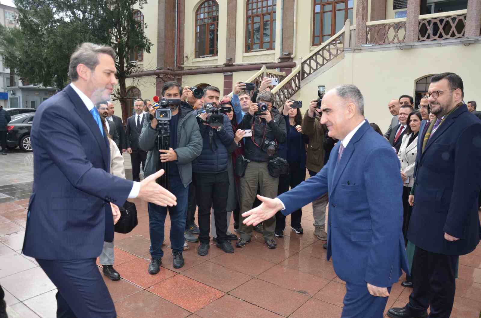 enerji ve tabii kaynaklar bakani bayraktar manisada 0 pOREnUWL