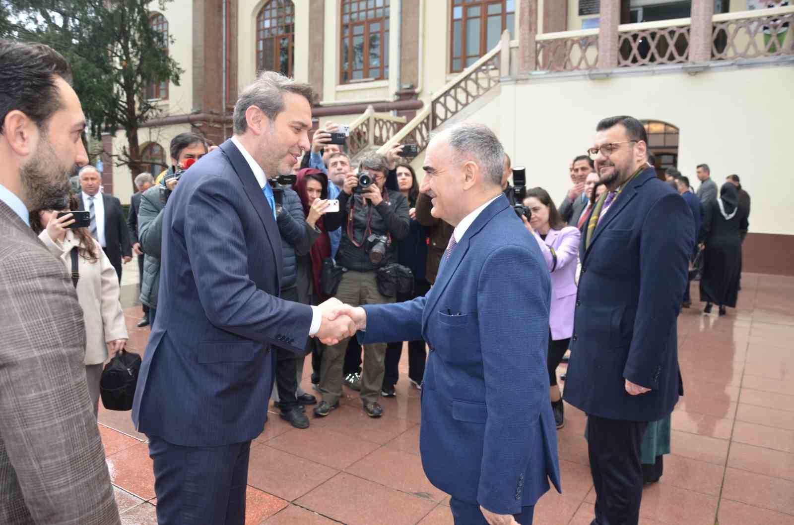 enerji ve tabii kaynaklar bakani bayraktar manisada 2 vTF2FvfY