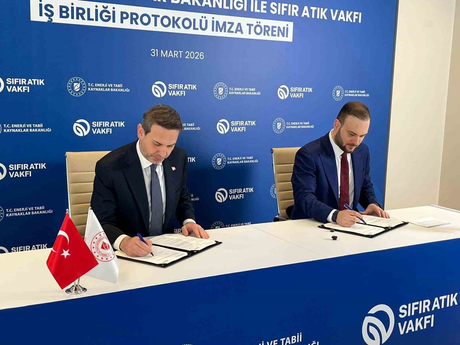 enerji ve tabii kaynaklar bakani bayraktar savasin esiginde enerjiyi dogru kullanabilmek her zamankinden daha XcuGvlSw