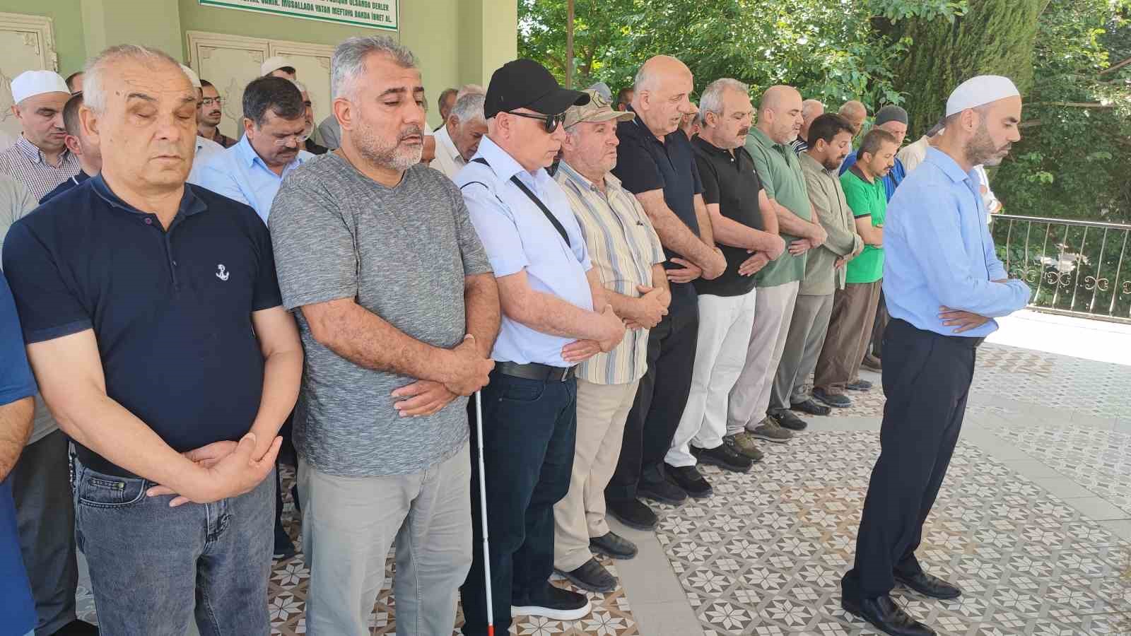engel tanimayan cifti buyuksehir belediye otobusu ayirdi 4 5EiNPsFR
