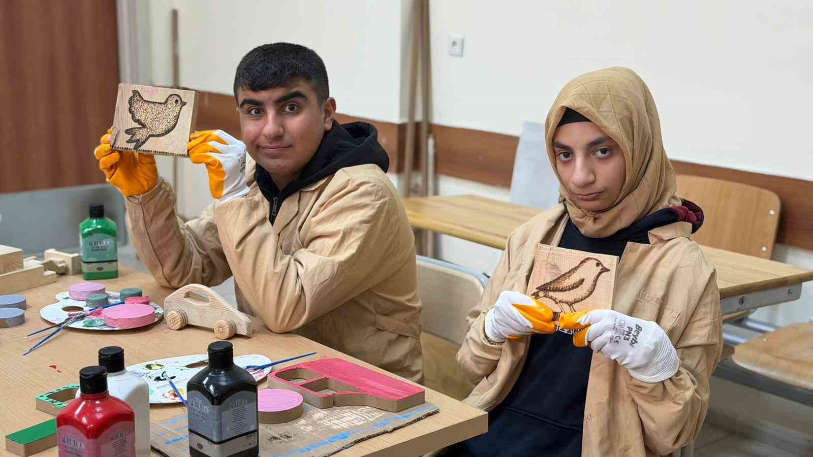 engelleri ahsapla asiyorlar siverekte ogrencilerden sanata dokunus 12 uqsUBVyi