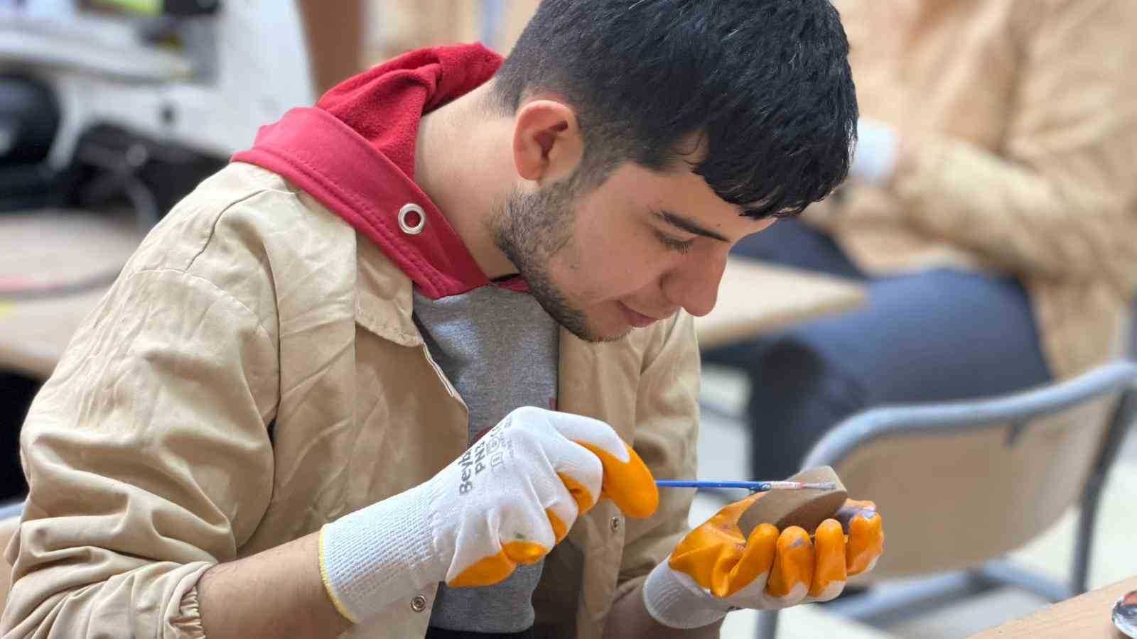 engelleri ahsapla asiyorlar siverekte ogrencilerden sanata dokunus 4 C6jMDvTm