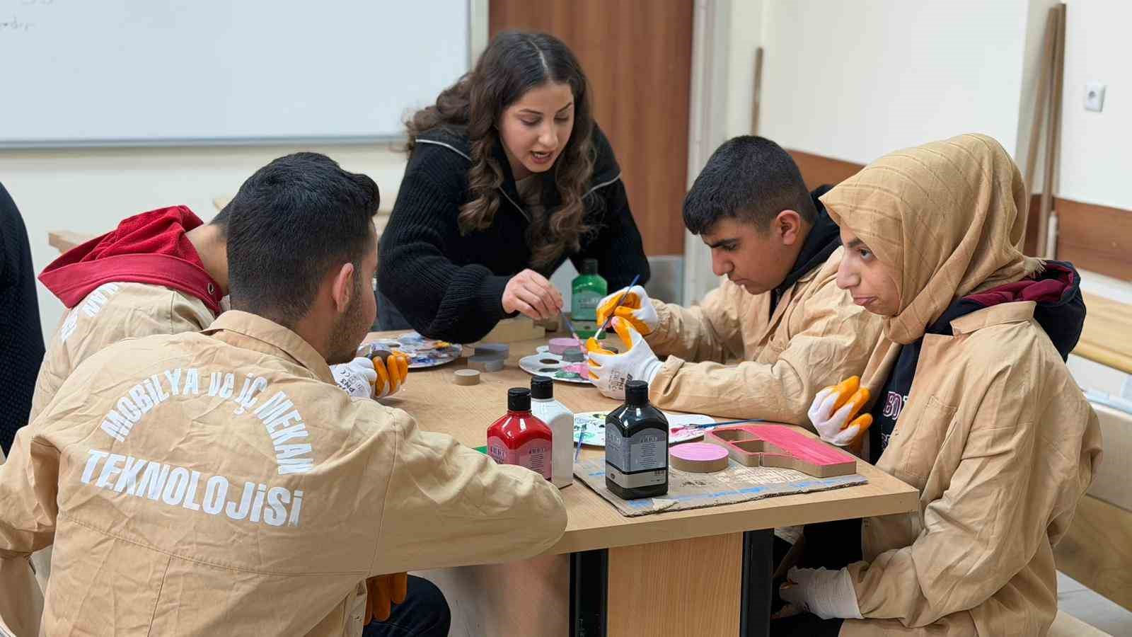 engelleri ahsapla asiyorlar siverekte ogrencilerden sanata dokunus 6 mY1mfFHE