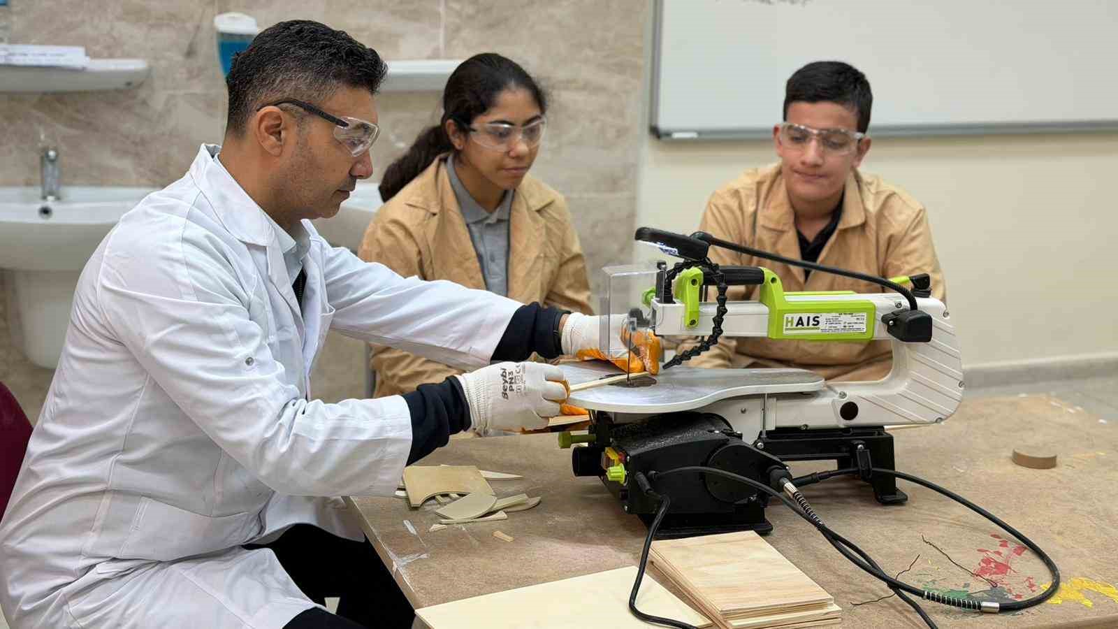 engelleri ahsapla asiyorlar siverekte ogrencilerden sanata dokunus 7 qDLJOESf