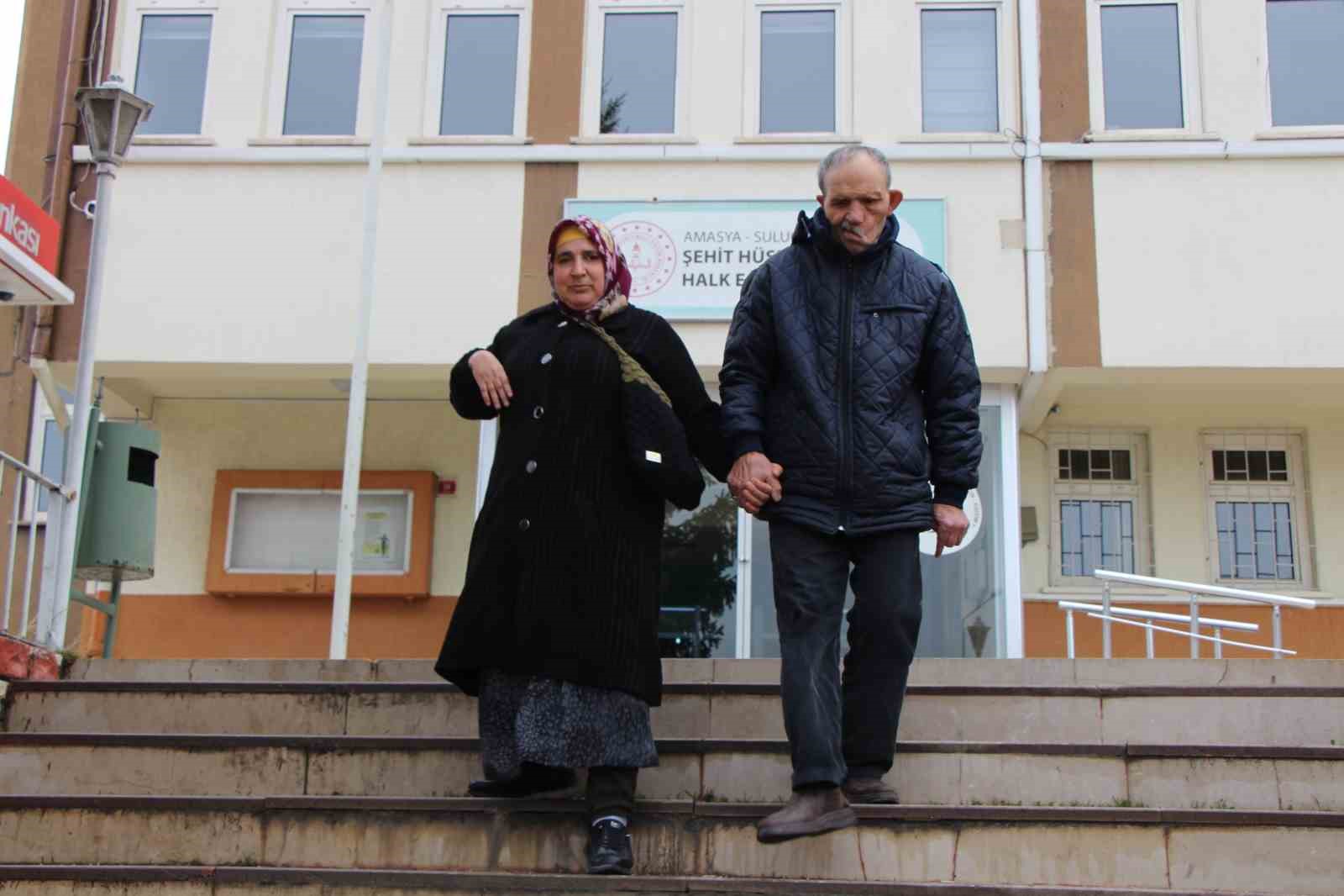 engelleri asip okuma yazma kursuna katildilar 30 yillik ciftten ders alinacak ask hikayesi 6 A7hRL5Qz