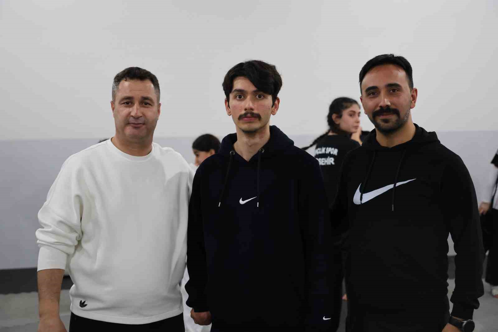 engellerin asildigini para taekwondo turkiye sampiyonu furkan kaan ata gosterdi 5 fc66E56M