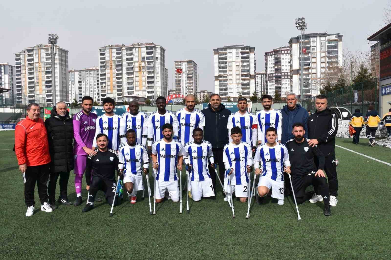 engellerini ampute futbolla asiyorlar 0 dkYzwgQ3
