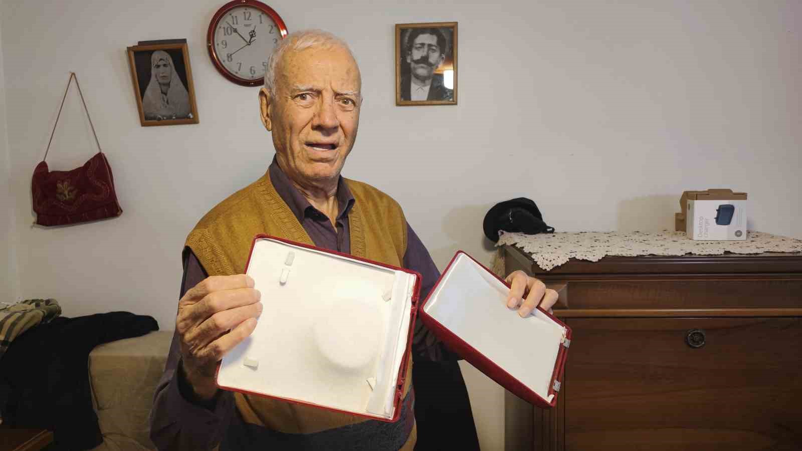 engelli adamin esi olunce gizli bolmeye kaldirdigi 1 kilo altini calindi iddiasi 3 ZG7zbgur