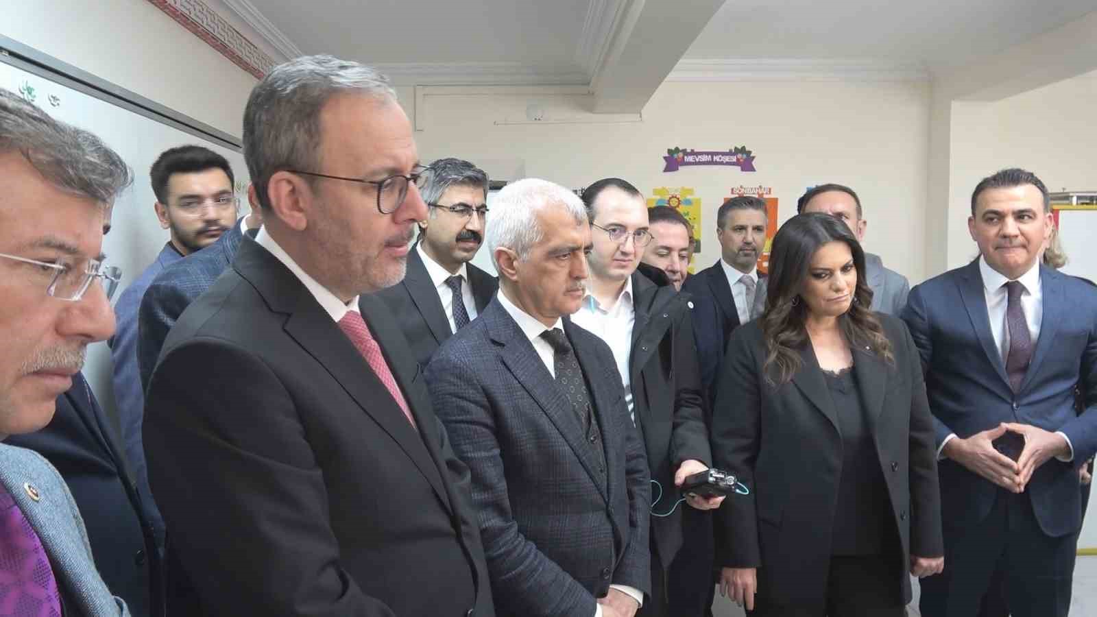 engelli bireylerin sorunlarini arastirma komisyonu baskani kasapoglu bugune kadar paydaslarimizdan komisyonumuza ulasan rapor gorus NyigM9Be