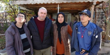 engelli-cocuklari-icin-ev-hayali-kuran-babaya-muteahhit-darbesi-iddiasi-pHW5JaEN.jpg