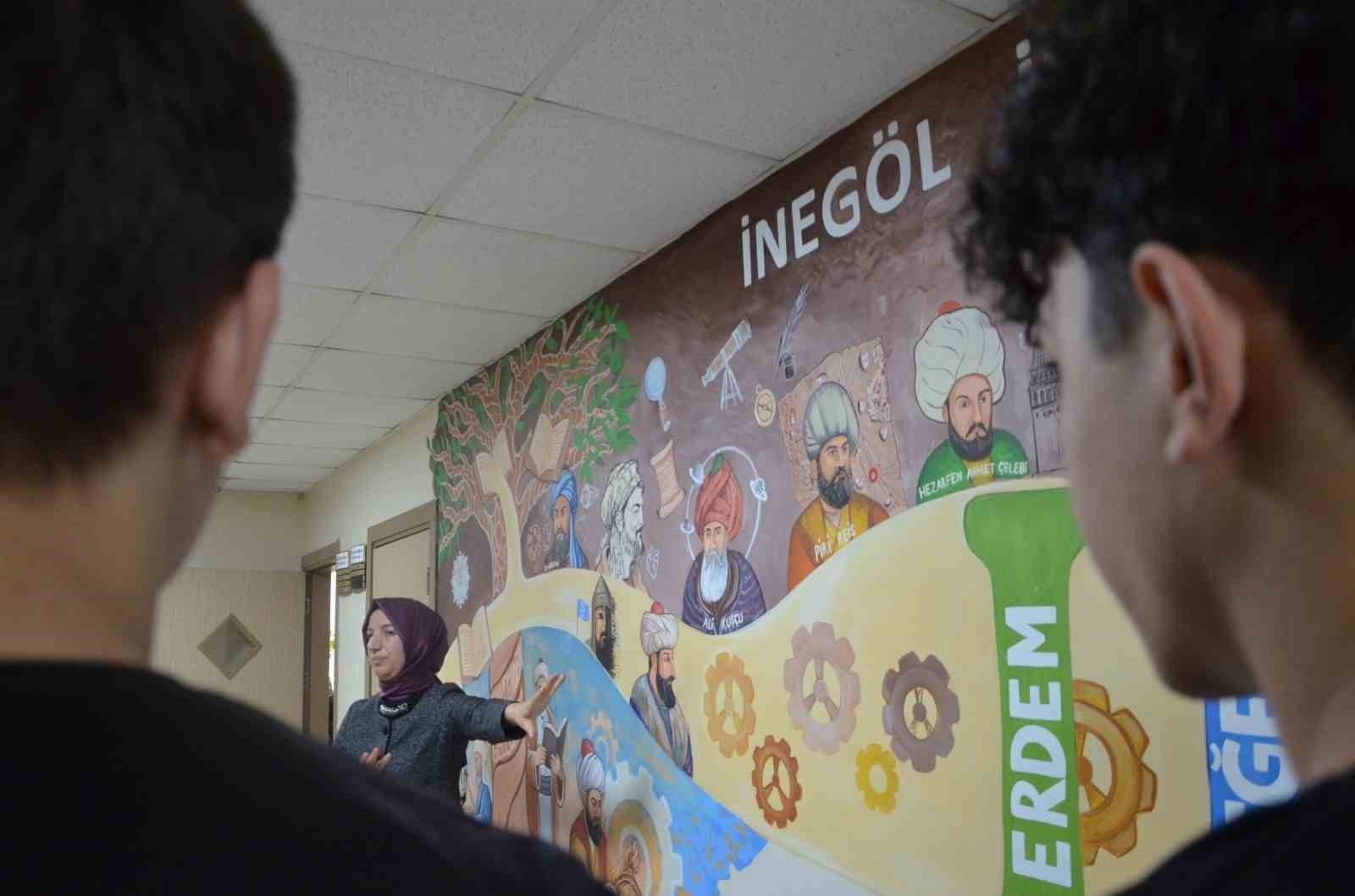 Engelli öğretmen hayal gücünü kullandı, Türkiye Yüzyılı Maarif Modeli müfredatını duvara resmetti 10 engelli ogretmen hayal gucunu kullandi turkiye yuzyili maarif modeli mufredatini duvara resmetti 6 3bqiQJIT