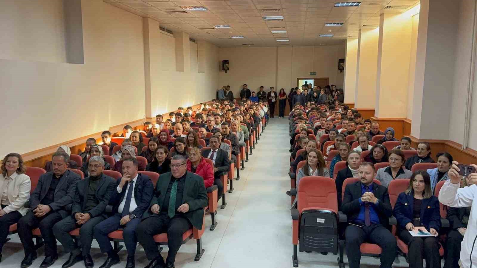 engelli ummuhan ilk kitabini cumhurbaskani erdogana yazdi 2 vqilA6Ic