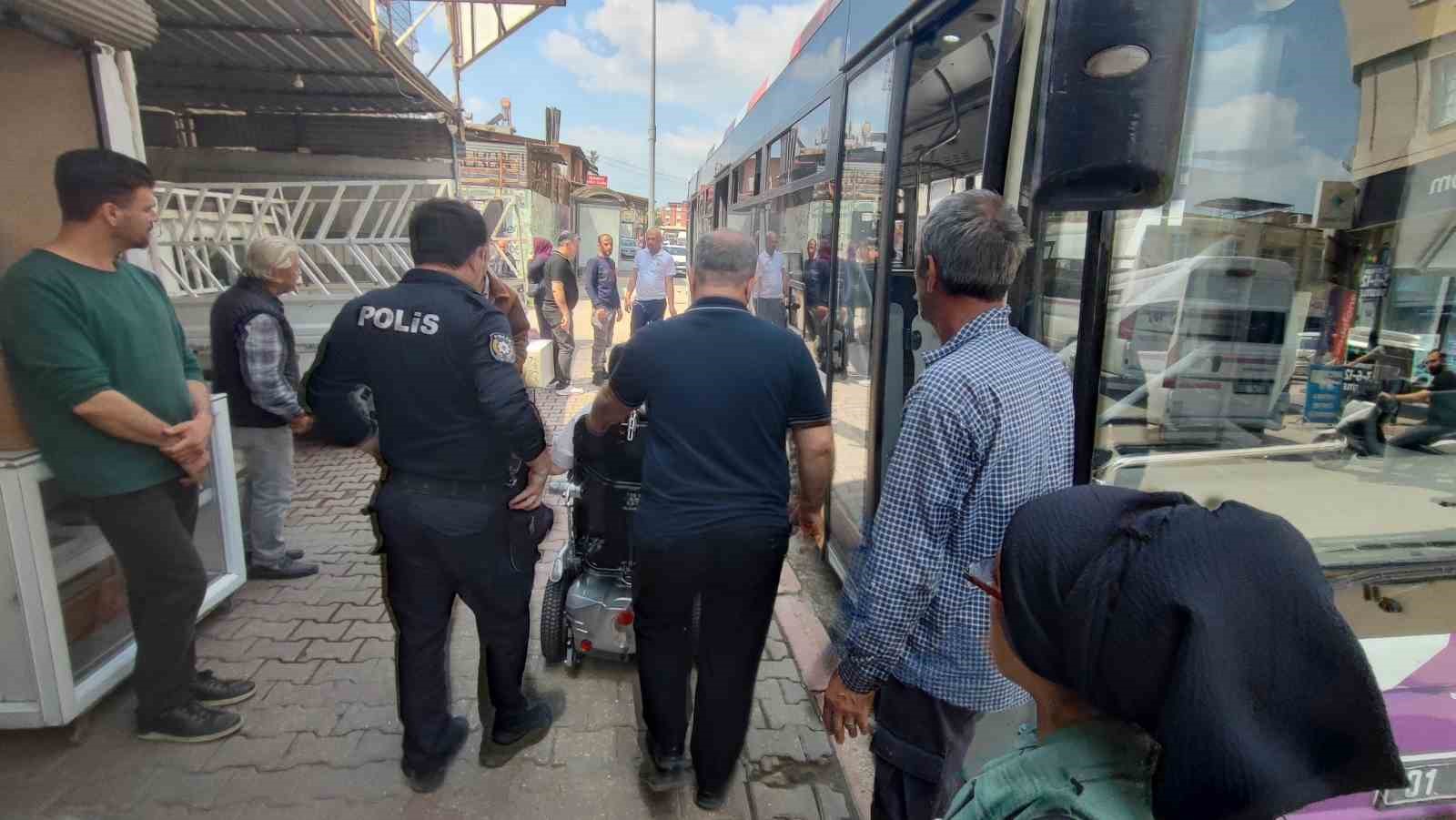 engelli vatandas belediye otobusune polis esliginde binebildi 2 XujeTluk