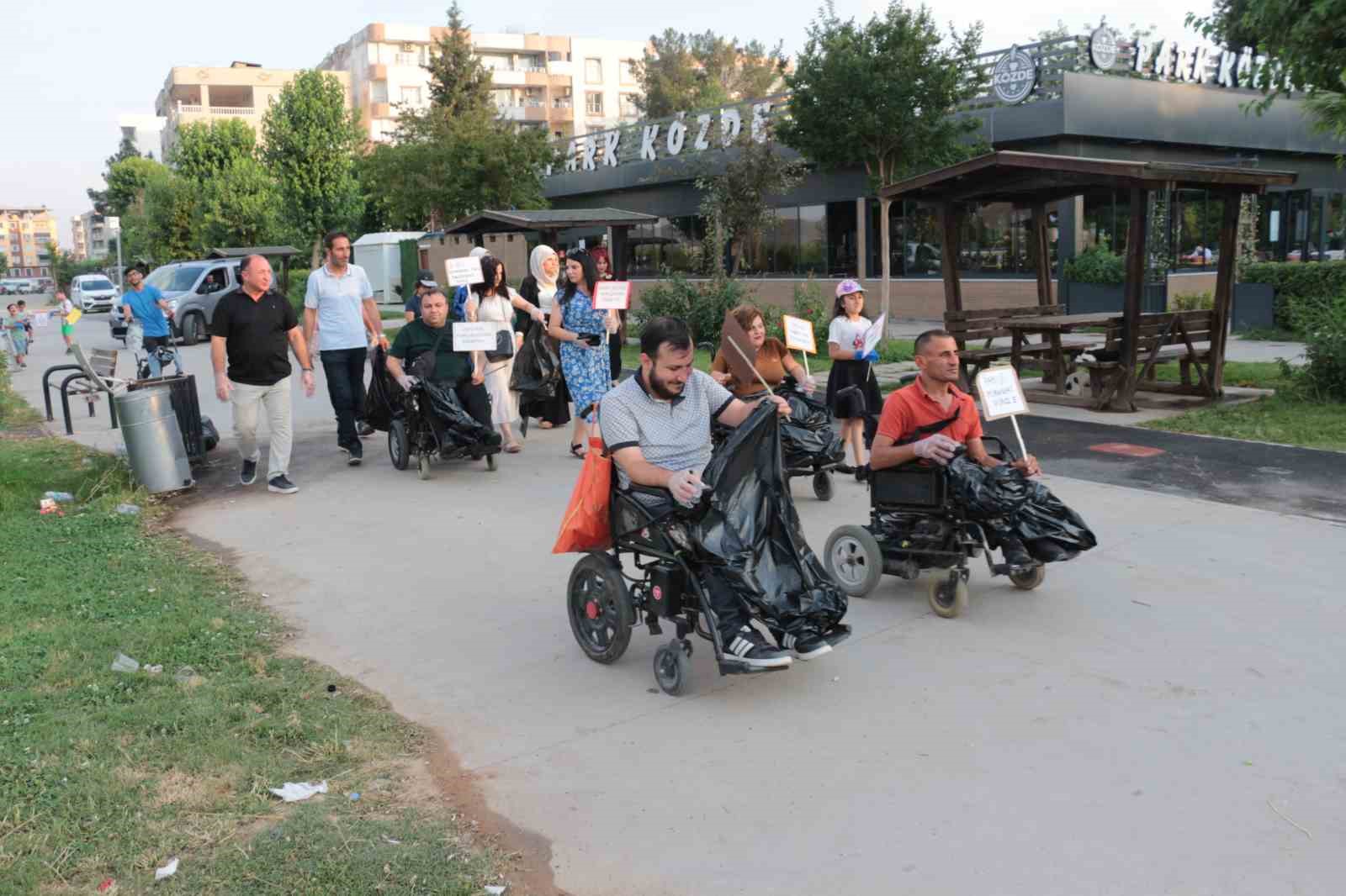 engellilerden engelsizlere cevre dersi parklari kose bucak temizlediler 2 TU3QVk3X