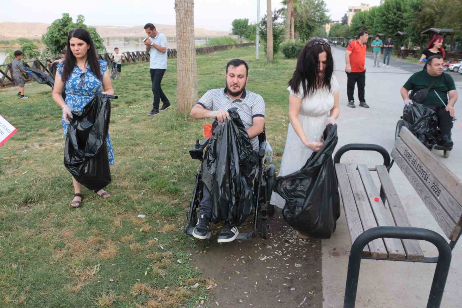 engellilerden engelsizlere cevre dersi parklari kose bucak temizlediler 5 WIaPa3E4