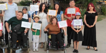 engellilerden-engelsizlere-cevre-dersi-parklari-kose-bucak-temizlediler-7j4GL3Ll.jpg