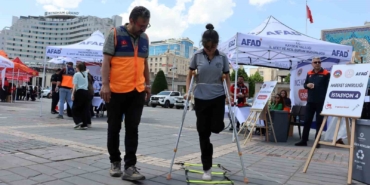 engellilerin-yasadigi-zorluklari-empati-kurarak-ogrendiler-cFbpcPRy.jpg