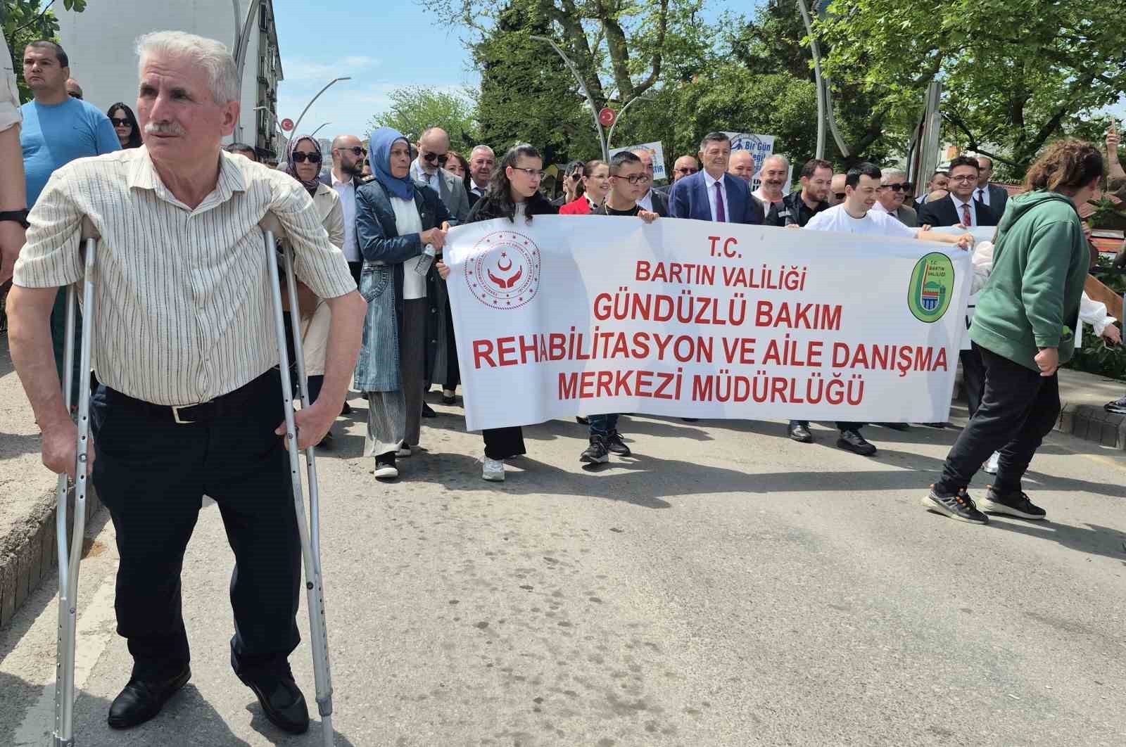 engellilerin yuruyusu down sendromlu dehanin telsiz anonsuyla basladi 2 bMhXvHgc