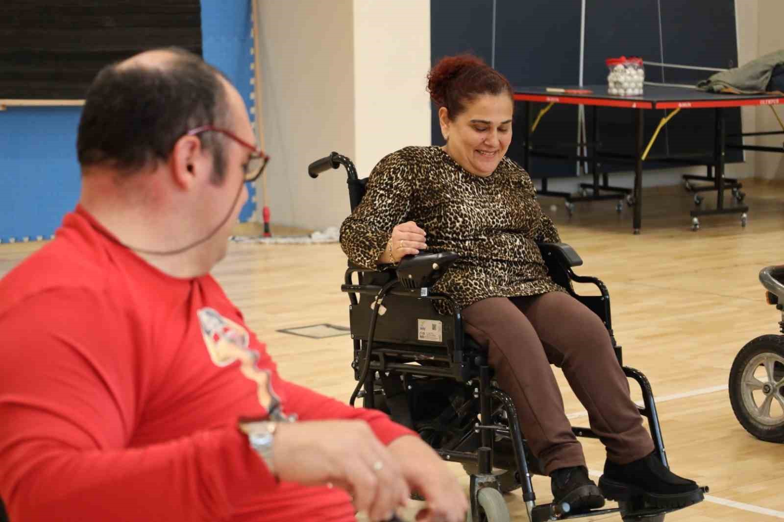 engellisin evlenemezsin dediler onlar akulu sandalyede zeybek oynuyor 5 75BOJ8kB