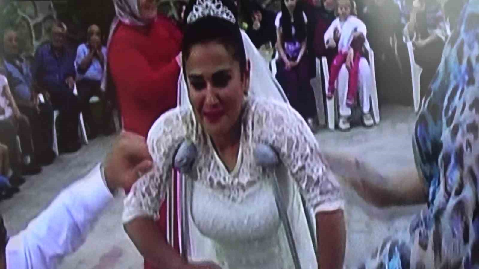 engellisiniz diyenleri evlenerek yapamazsiniz diyenleri zeybek oynayarak susturdular 11