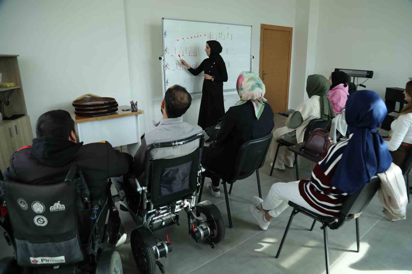 engelsiz yasam merkezinde dezavantajli bireyler sosyal ve kulturel faaliyetlerle destekleniyor 0 bzeG2gtG