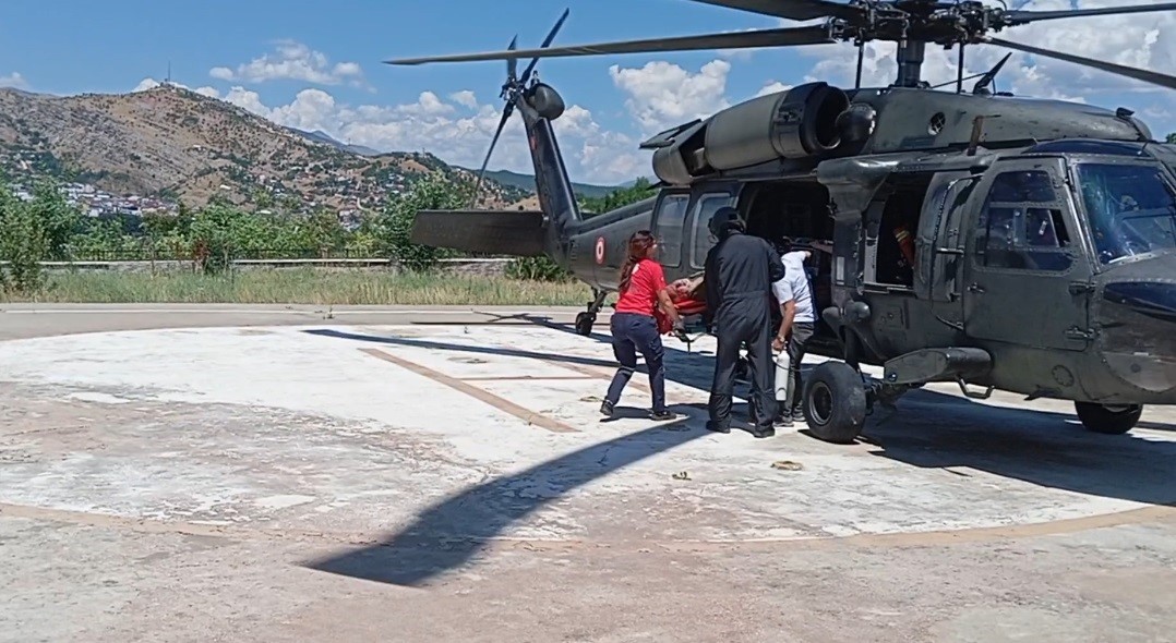 engerek yilaninin isirdigi sahis helikopterle hastaneye kaldirildi 0 spe9D6Vc