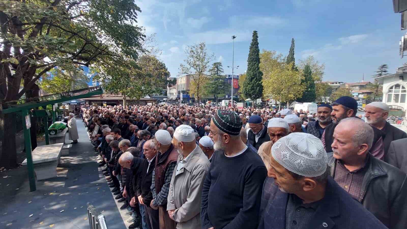 enistesi cansiz bedenini bulmustu son yolculuguna ugurlandi 1 PdsX8Srh