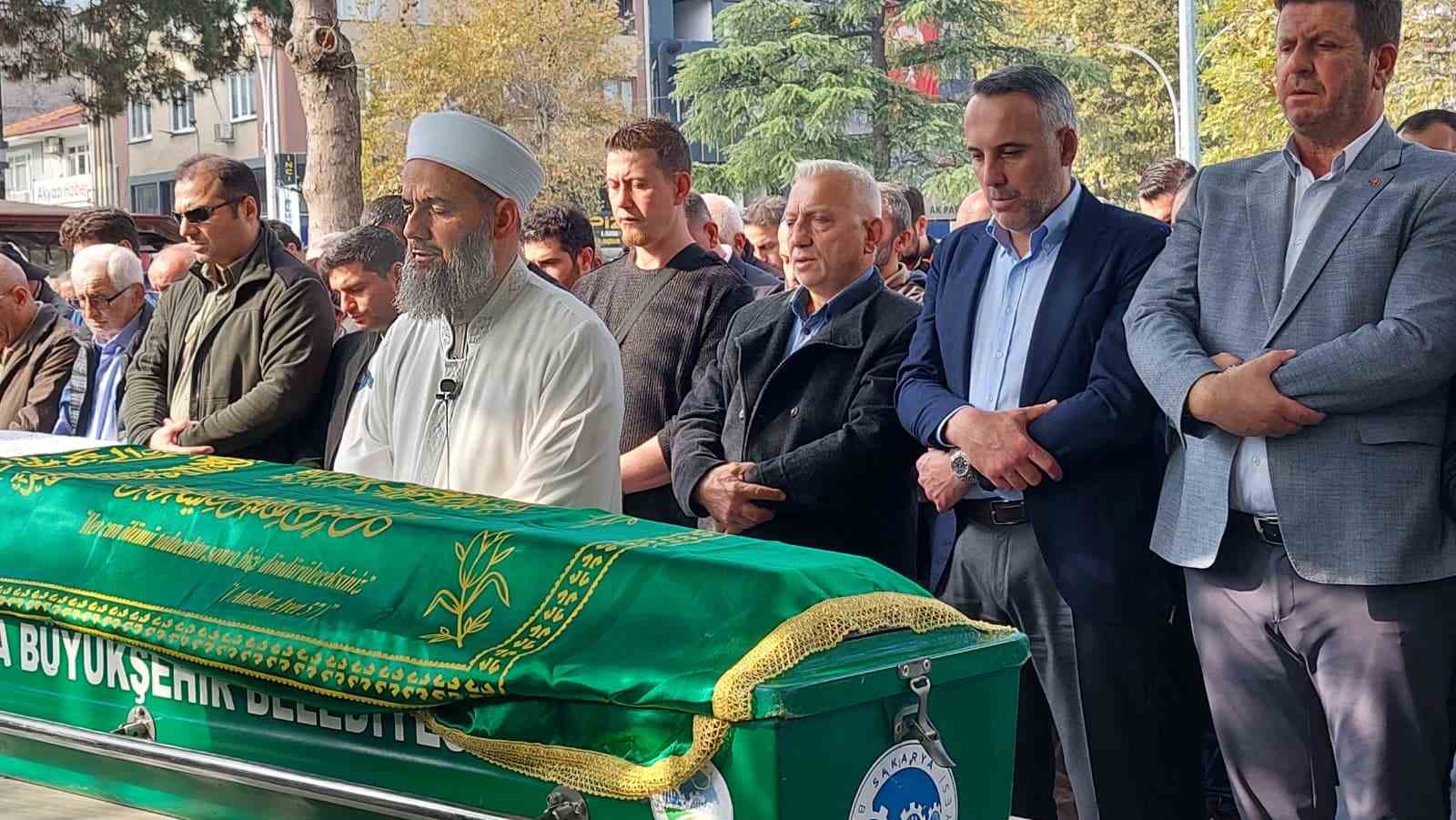 enistesi cansiz bedenini bulmustu son yolculuguna ugurlandi 4 ggElA9wM