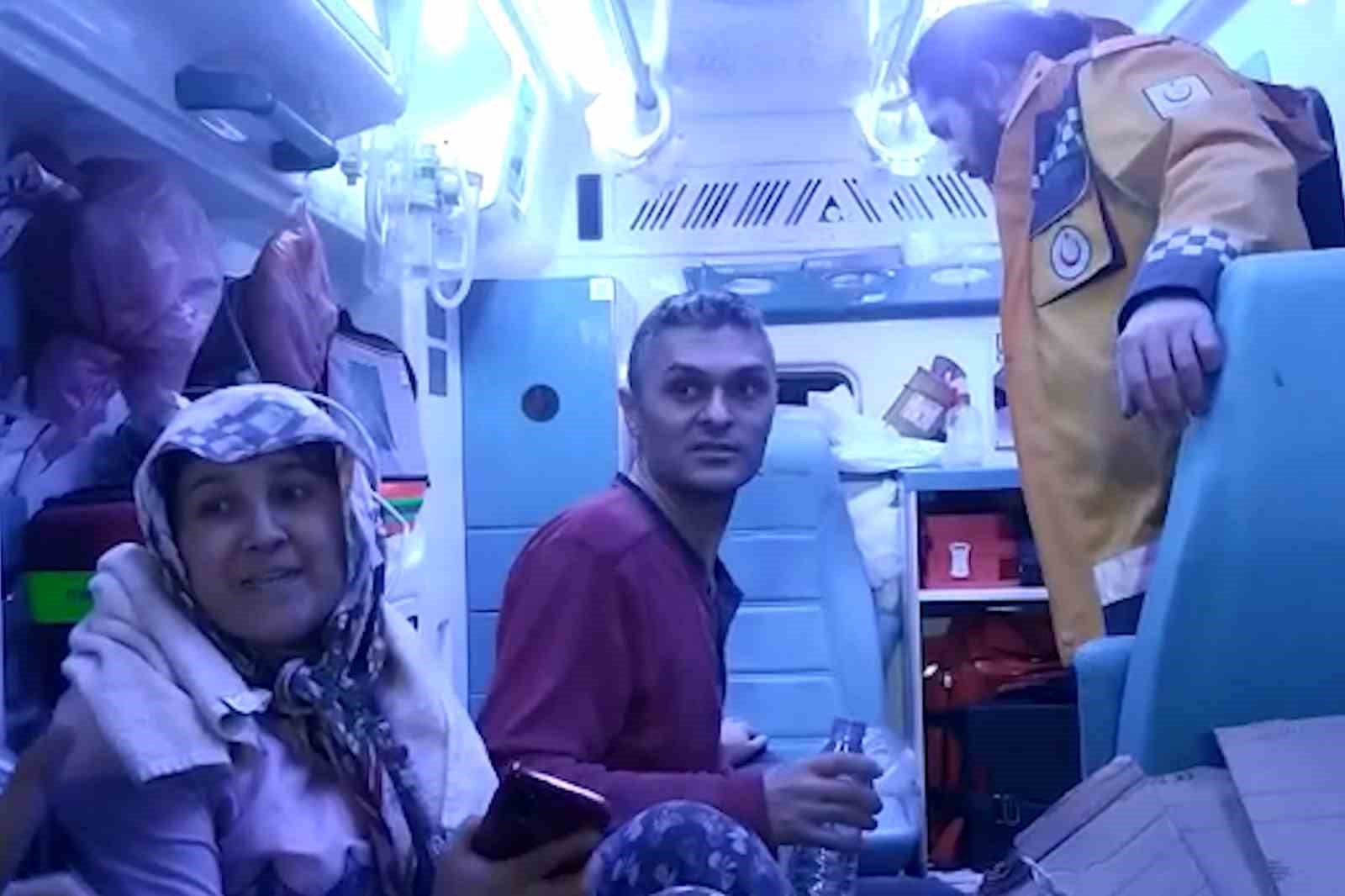 Enkaz altında hafızalara kazınan anlar: "Çay içelim" teklifi ve küçük Zehra’nın kurtuluşu 5 enkaz altinda hafizalara kazinan anlar cay icelim teklifi ve kucuk zehranin kurtulusu 1 Mse3lrz6
