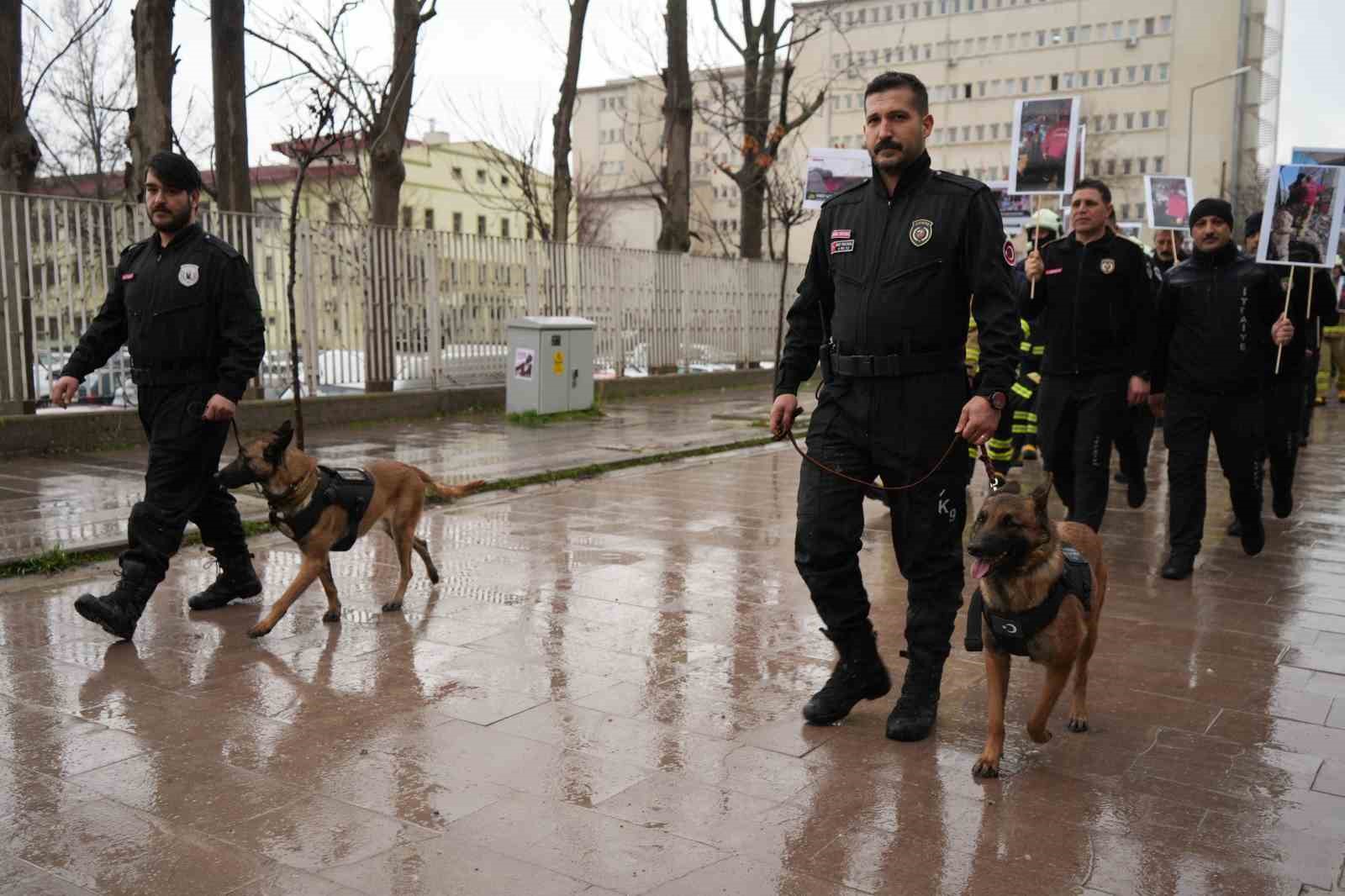 Enkaz altında hafızalara kazınan anlar: "Çay içelim" teklifi ve küçük Zehra’nın kurtuluşu 7 enkaz altinda hafizalara kazinan anlar cay icelim teklifi ve kucuk zehranin kurtulusu 3 2FtDjW45