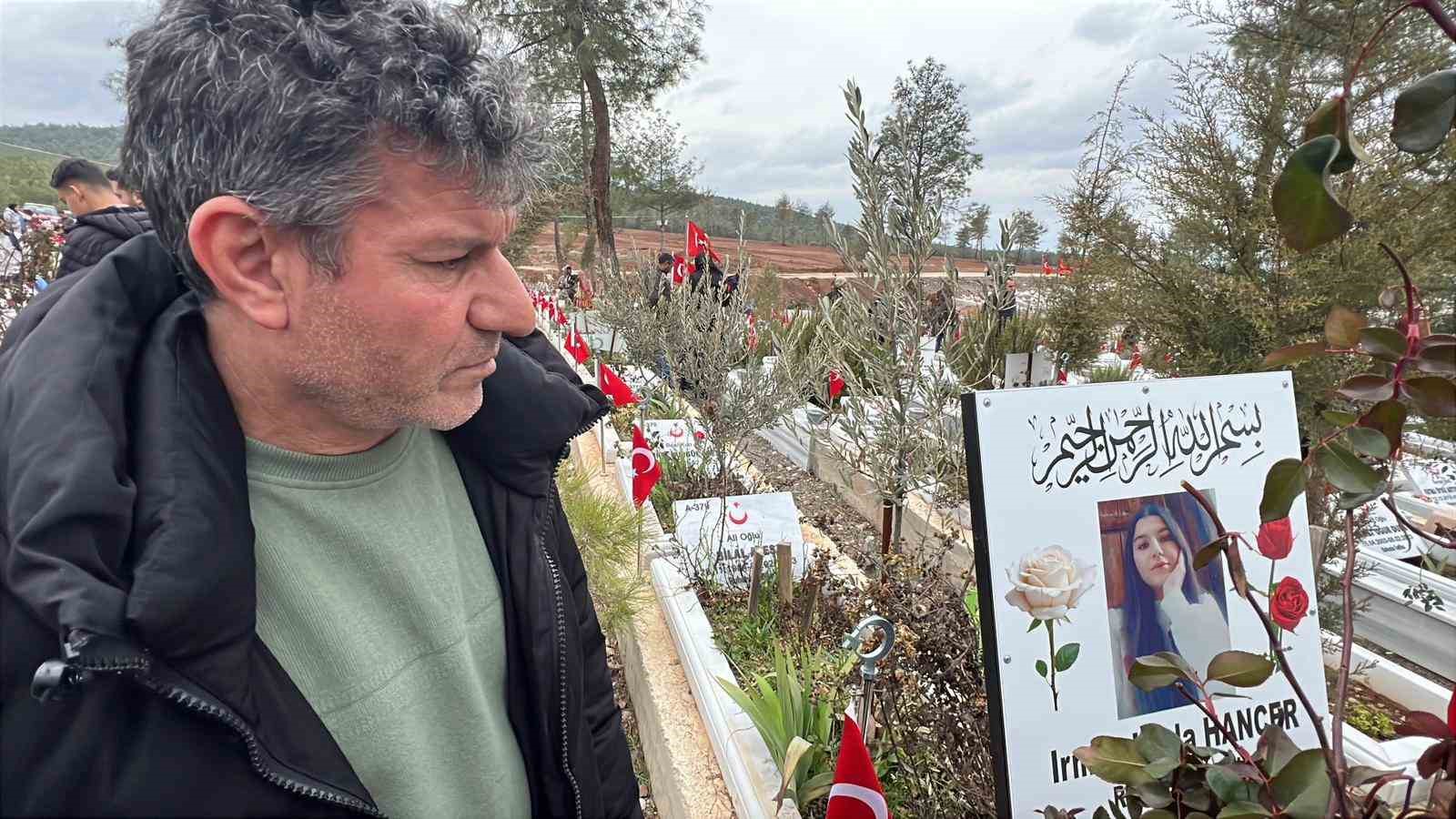enkaz altindaki kizinin elini hic birakmamisti depremin 3 yilinda kabrini ziyaret etti 1 GHITd5ZY