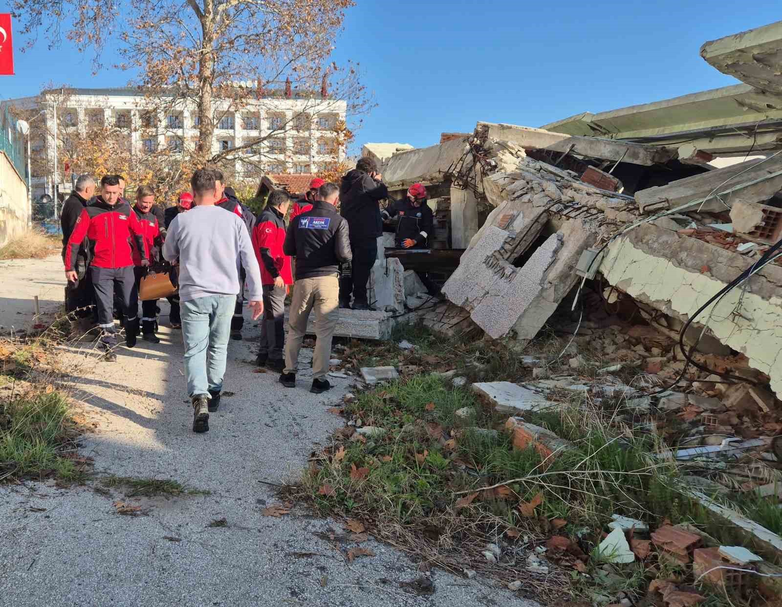 enkazda yarali aradilar tekirdagda deprem tatbikati 1 X1kNRCUB