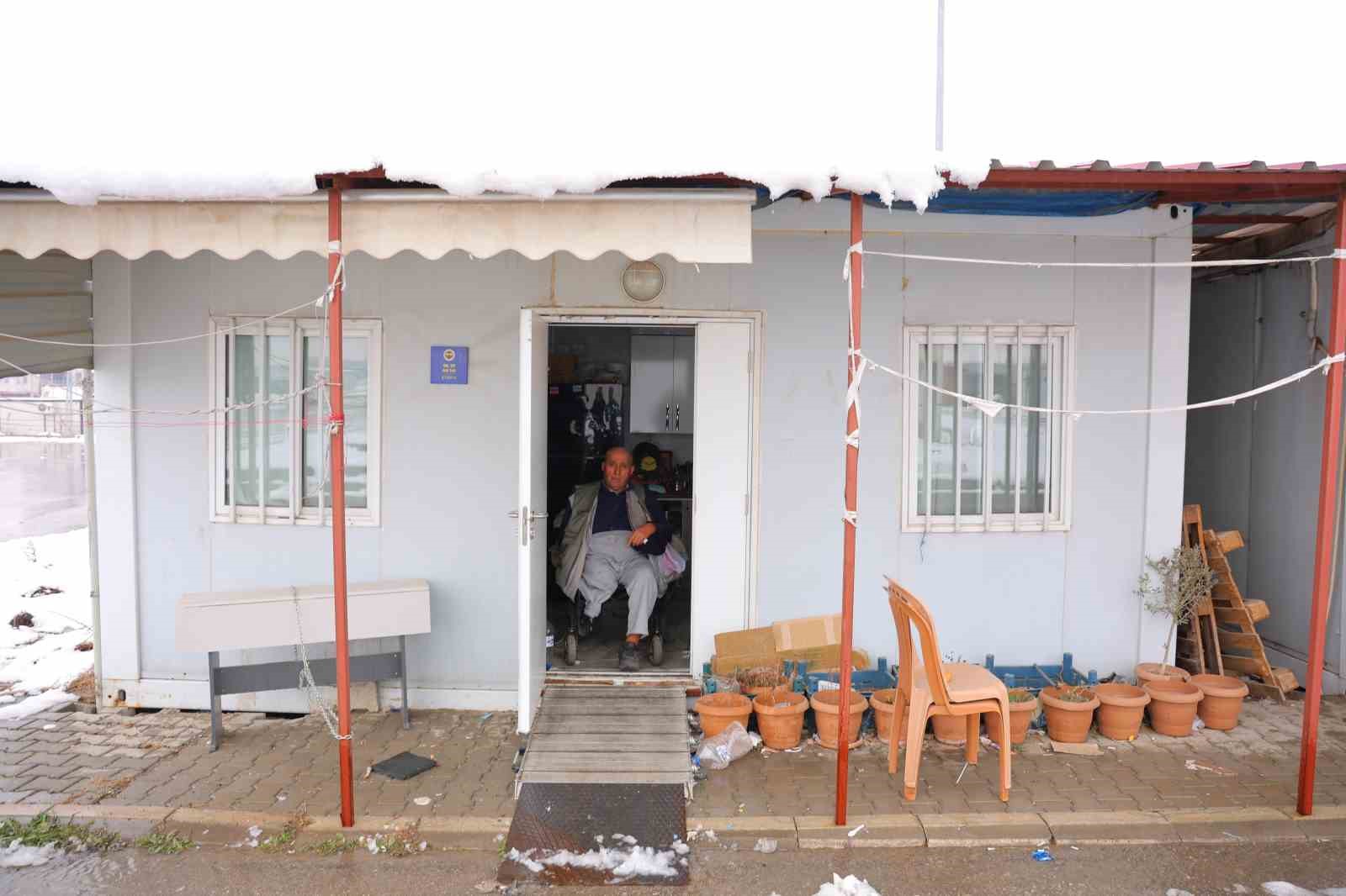 enkazdan 6 gun sonra kurtuldu kolunu ve bacagini kaybetti 1 QacVF8YI