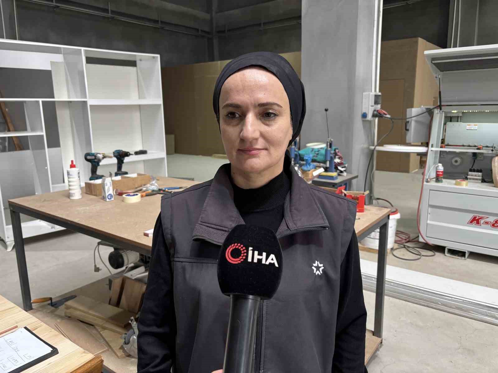 enkazdan atolyeye bir hayat mucadelesi iki cocuk annesi mobilyaya sekil veriyor 5 LmvUrzL7